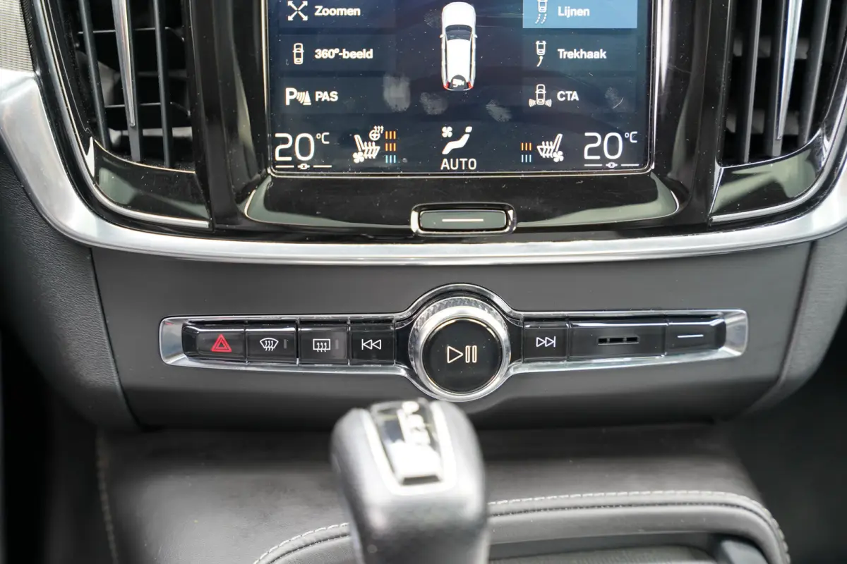 2.0 D4 Inscription 190pk | Apple Carplay/Android Auto | Bowers & Wilkins Sound | IntelliSafe Surround Pakket | Elektrisch glazen panorama-dak | LED koplampen | Luchtvering | Stoel verwarming