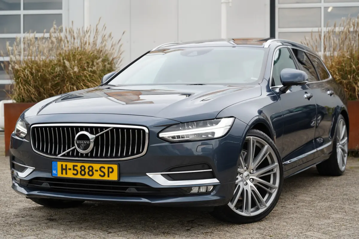 2.0 D4 Inscription 190pk | Apple Carplay/Android Auto | Bowers & Wilkins Sound | IntelliSafe Surround Pakket | Elektrisch glazen panorama-dak | LED koplampen | Luchtvering | Stoel verwarming