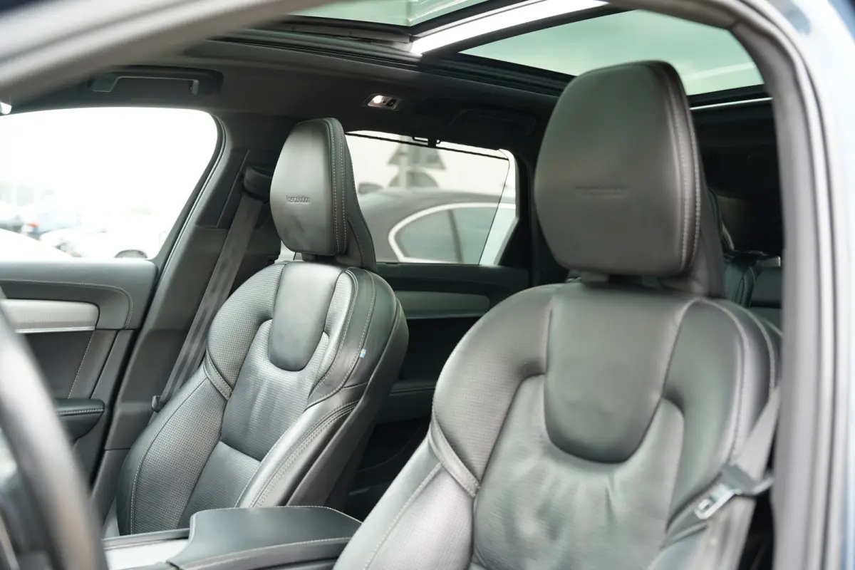 2.0 D4 Inscription 190pk | Apple Carplay/Android Auto | Bowers & Wilkins Sound | IntelliSafe Surround Pakket | Elektrisch glazen panorama-dak | LED koplampen | Luchtvering | Stoel verwarming