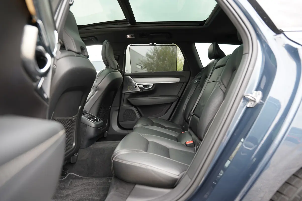 2.0 D4 Inscription 190pk | Apple Carplay/Android Auto | Bowers & Wilkins Sound | IntelliSafe Surround Pakket | Elektrisch glazen panorama-dak | LED koplampen | Luchtvering | Stoel verwarming