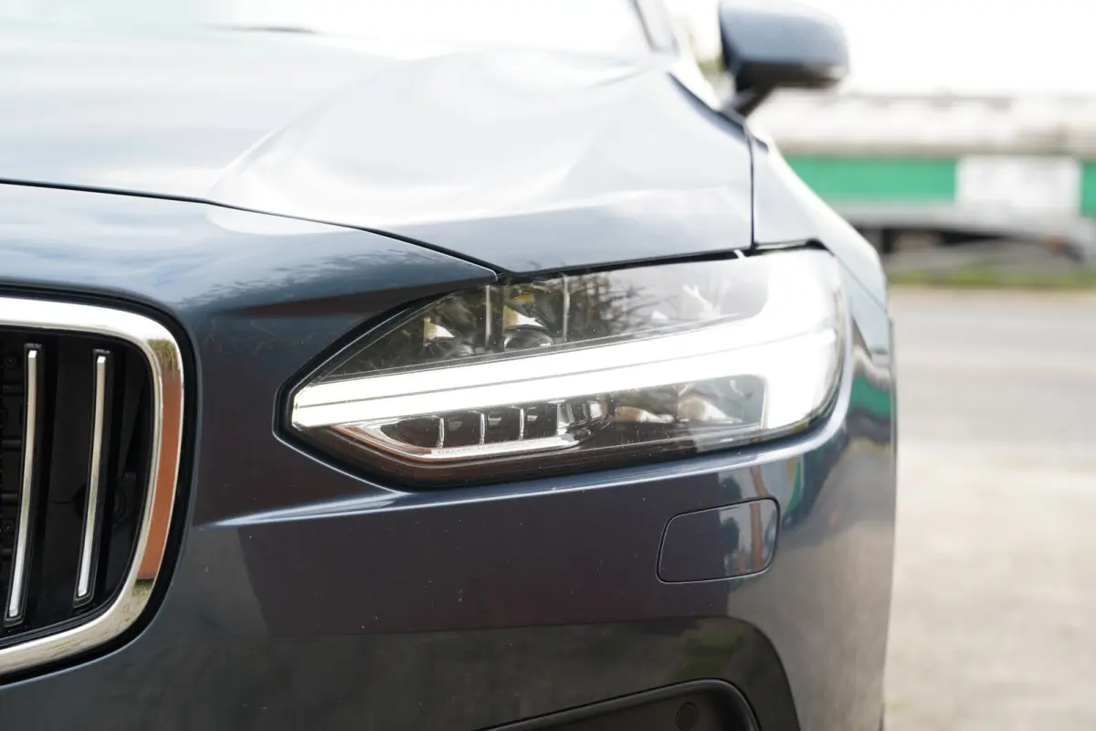 2.0 D4 Inscription 190pk | Apple Carplay/Android Auto | Bowers & Wilkins Sound | IntelliSafe Surround Pakket | Elektrisch glazen panorama-dak | LED koplampen | Luchtvering | Stoel verwarming