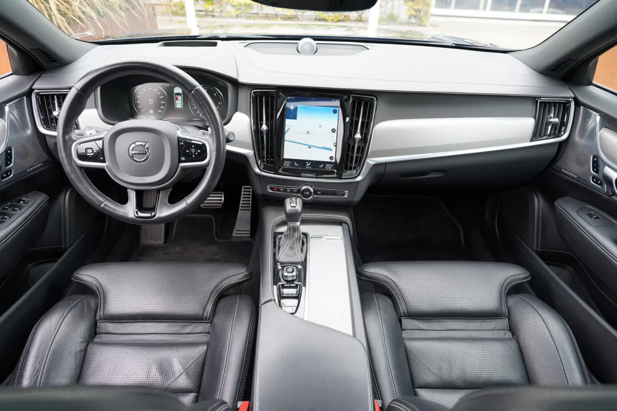 2.0 D4 Inscription 190pk | Apple Carplay/Android Auto | Bowers & Wilkins Sound | IntelliSafe Surround Pakket | Elektrisch glazen panorama-dak | LED koplampen | Luchtvering | Stoel verwarming