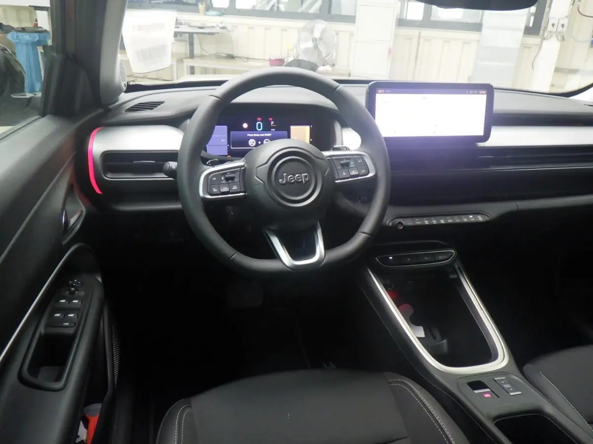 1.2 e-Hybrid Altitude | Navigatie | Camera | Elektrische Achterklep | Keyless | Parkeersensoren | Apple Carplay & Android Auto |