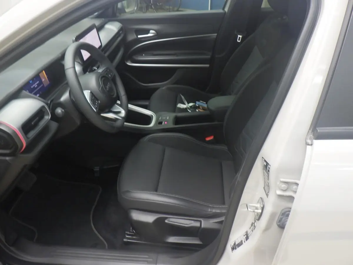 1.2 e-Hybrid Altitude | Navigatie | Camera | Elektrische Achterklep | Keyless | Parkeersensoren | Apple Carplay & Android Auto |