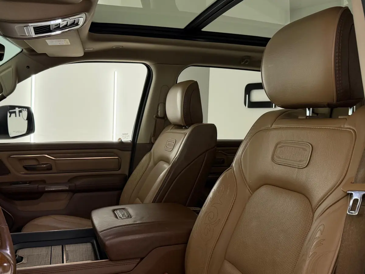 1500 5.7 V8 4x4 Limited Longhorn Massage
