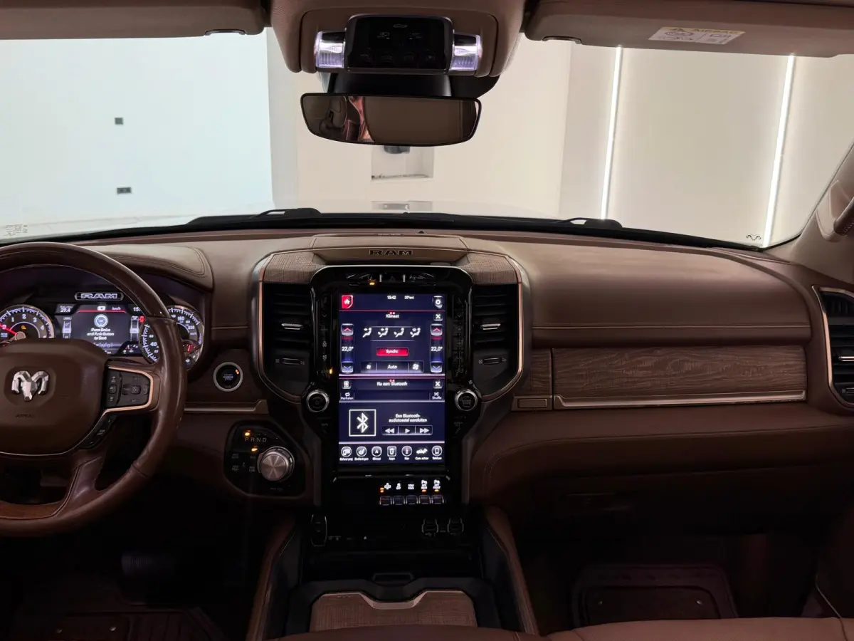 1500 5.7 V8 4x4 Limited Longhorn Massage