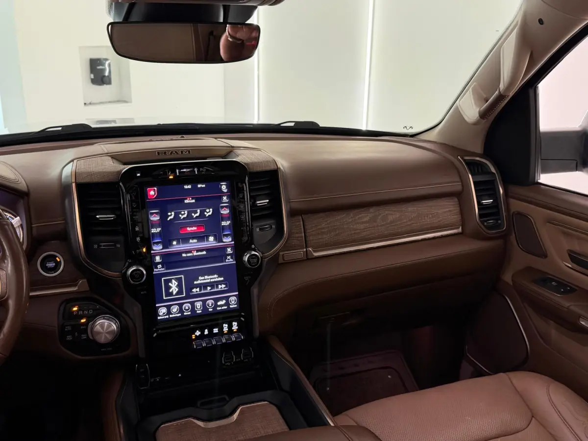 1500 5.7 V8 4x4 Limited Longhorn Massage