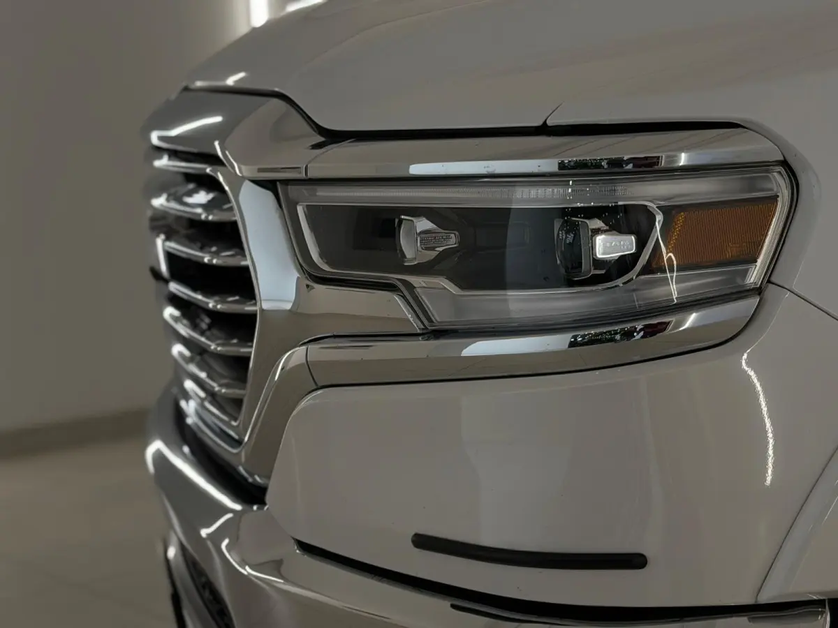 1500 5.7 V8 4x4 Limited Longhorn Massage