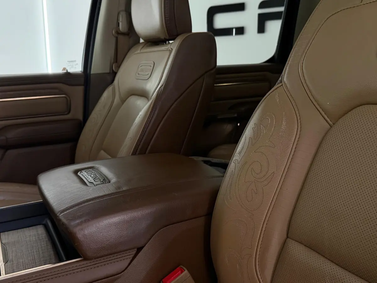 1500 5.7 V8 4x4 Limited Longhorn Massage
