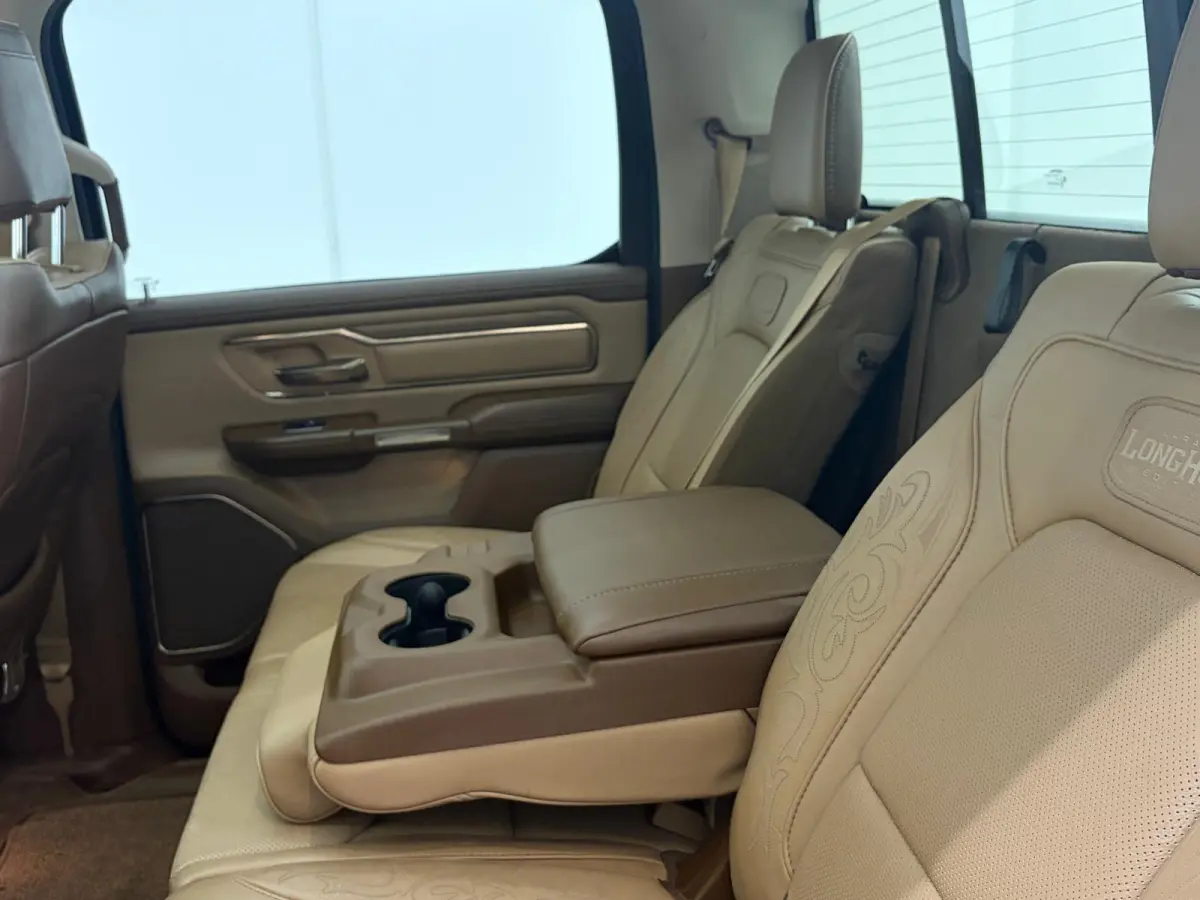 1500 5.7 V8 4x4 Limited Longhorn Massage