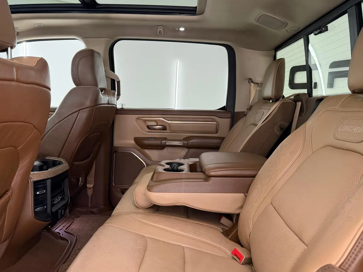 1500 5.7 V8 4x4 Limited Longhorn Massage
