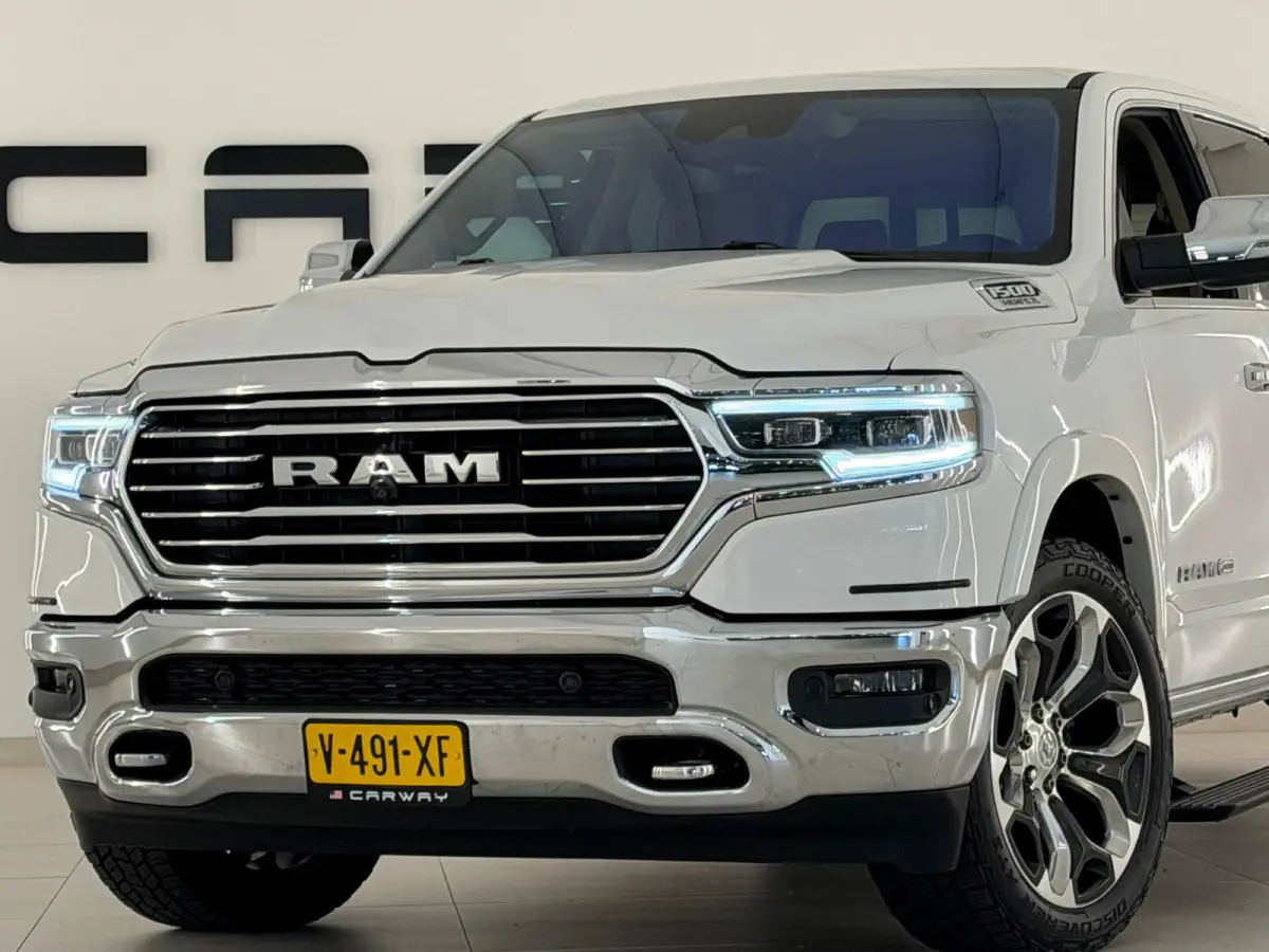 1500 5.7 V8 4x4 Limited Longhorn Massage