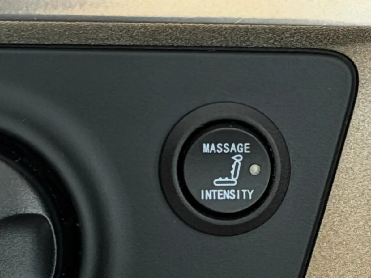 1500 5.7 V8 4x4 Limited Longhorn Massage