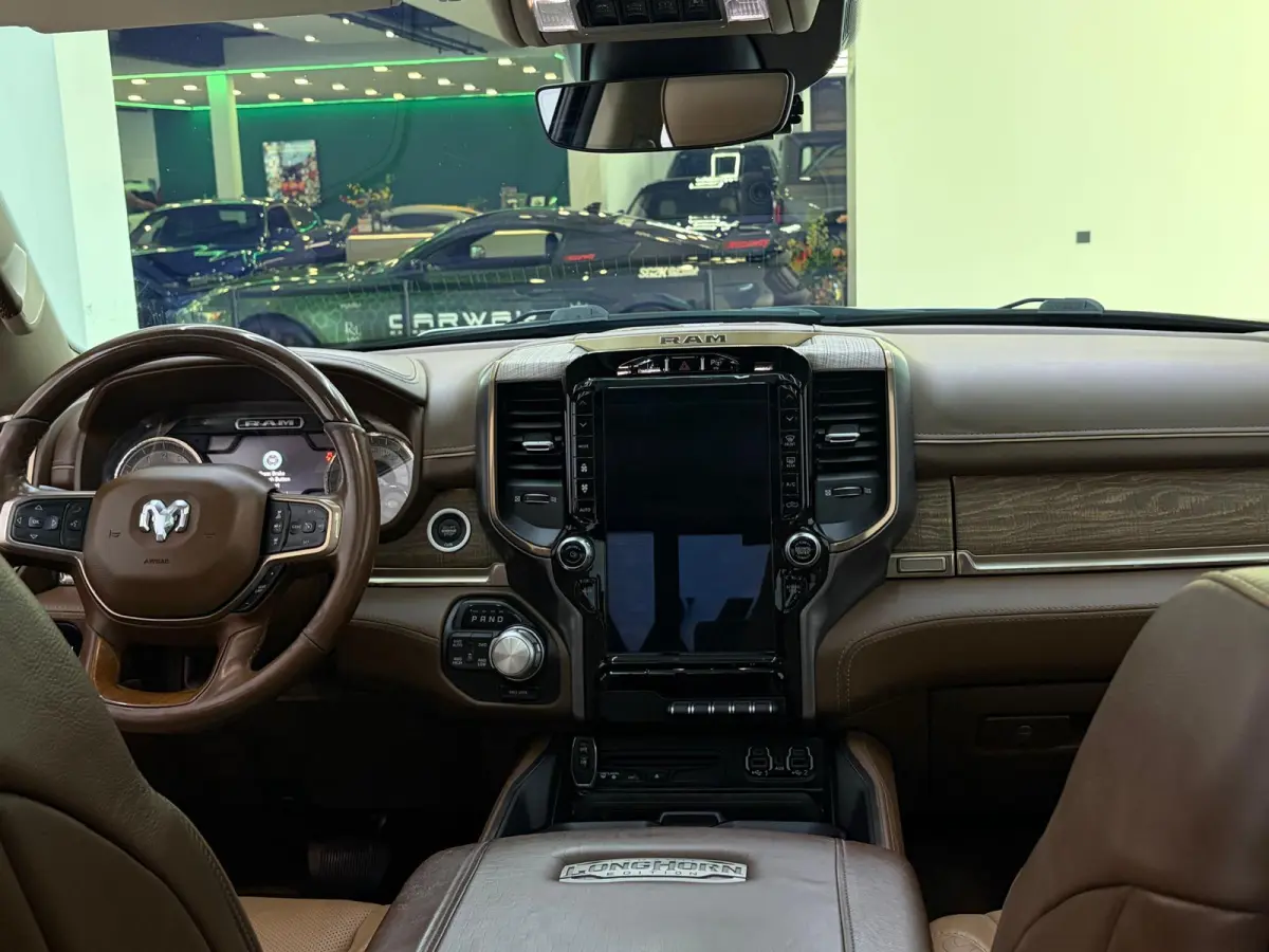 1500 5.7 V8 4x4 Limited Longhorn Massage