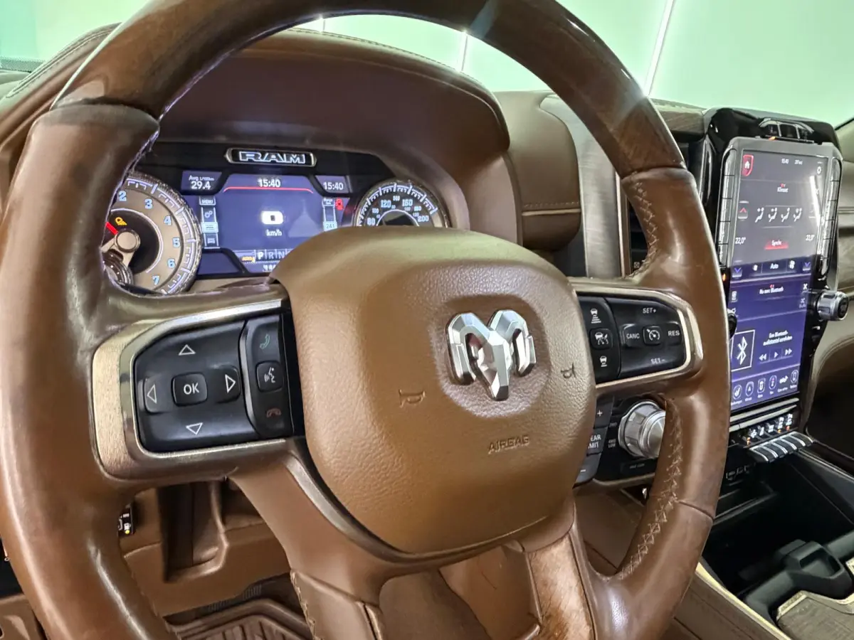 1500 5.7 V8 4x4 Limited Longhorn Massage