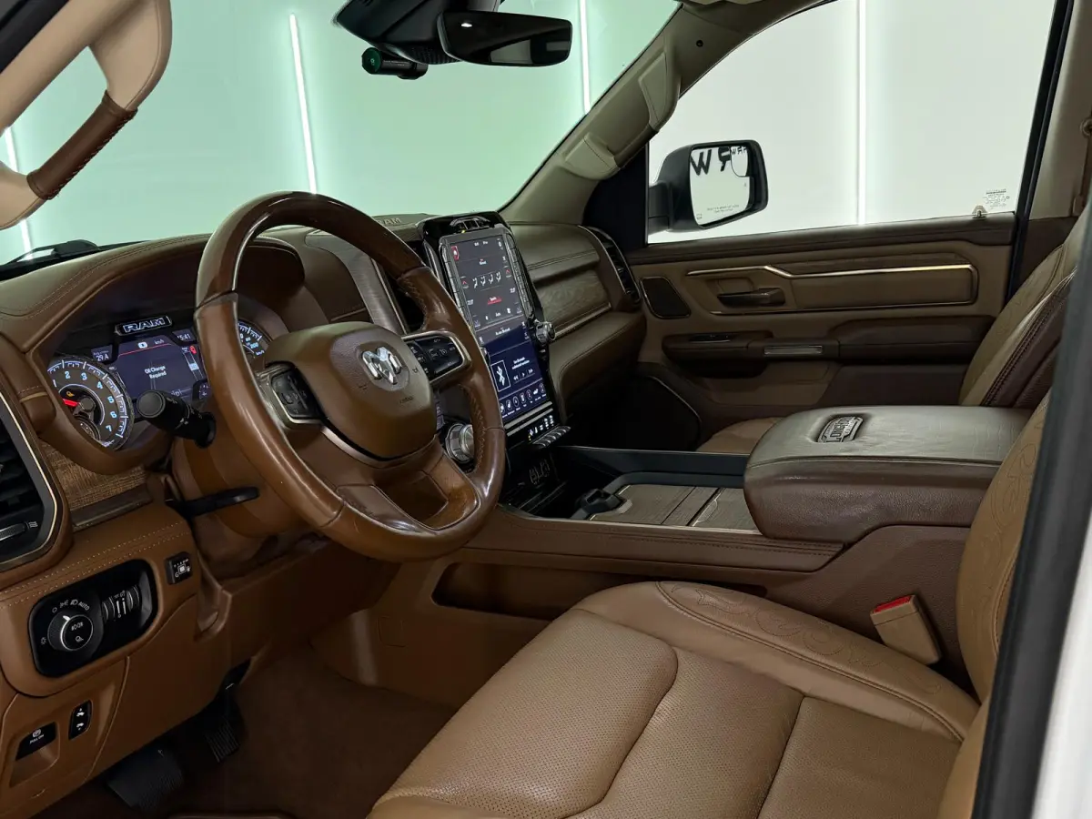 1500 5.7 V8 4x4 Limited Longhorn Massage