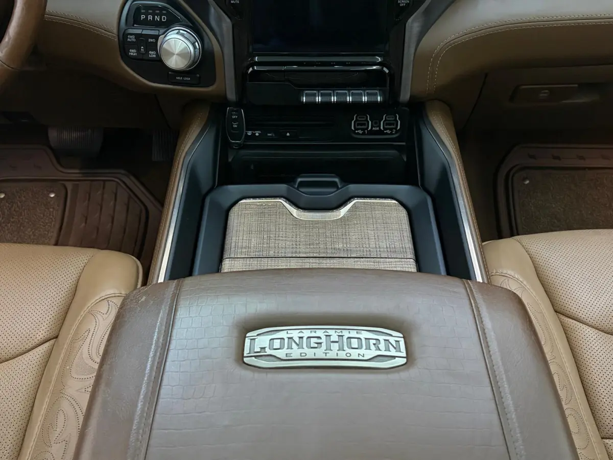 1500 5.7 V8 4x4 Limited Longhorn Massage