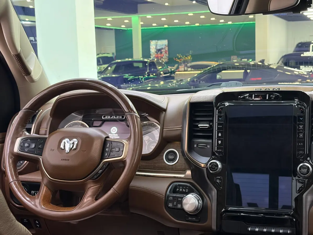 1500 5.7 V8 4x4 Limited Longhorn Massage