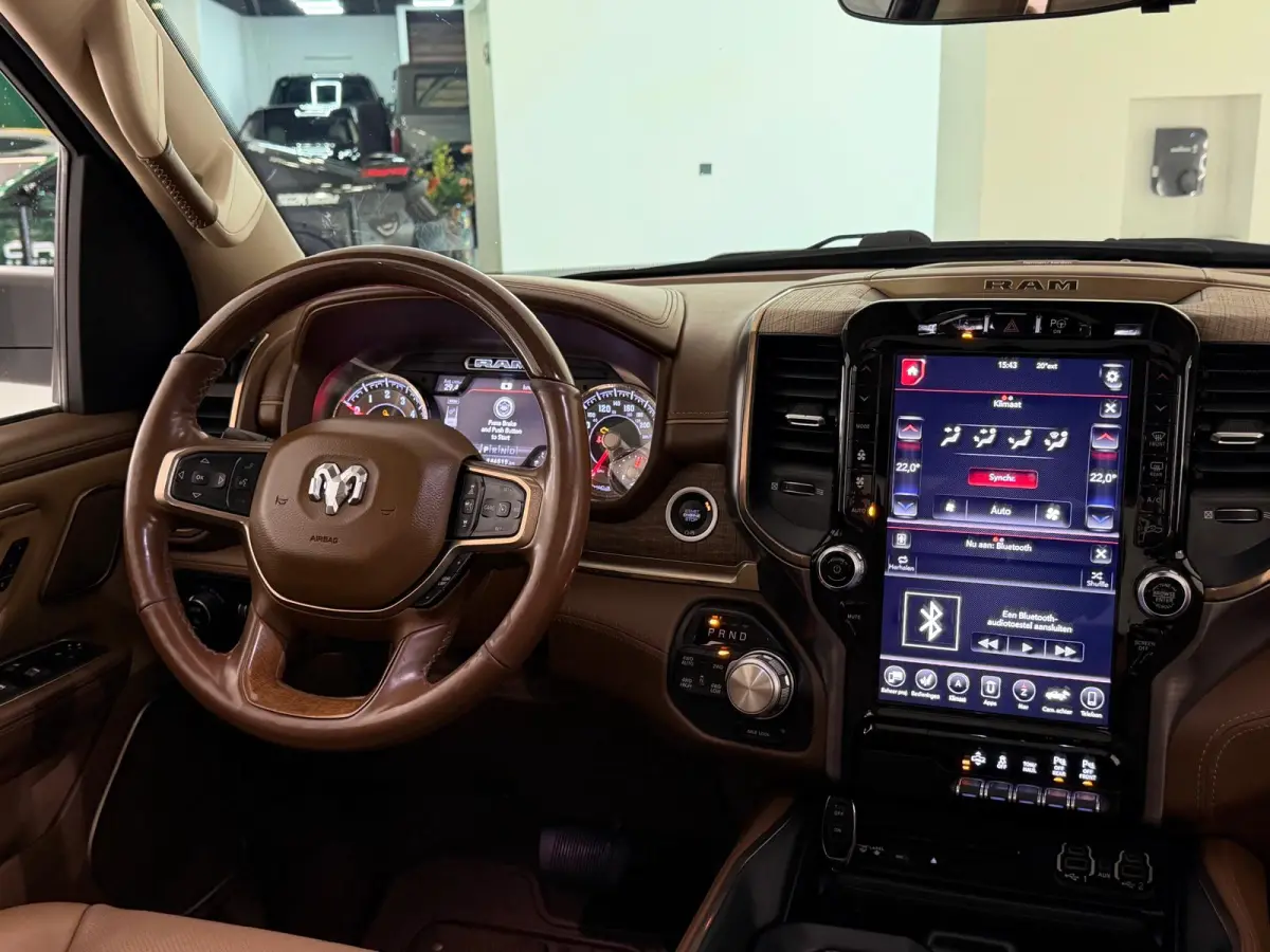 1500 5.7 V8 4x4 Limited Longhorn Massage