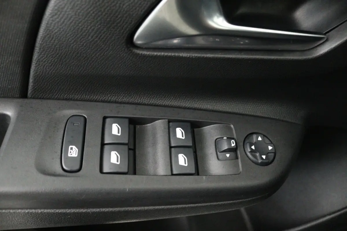 1.2 Edition (NAVIGATIE CARPLAY, PARKEERSENSOREN, 1e EIGENAAR, GOED ONDERHOUDEN)