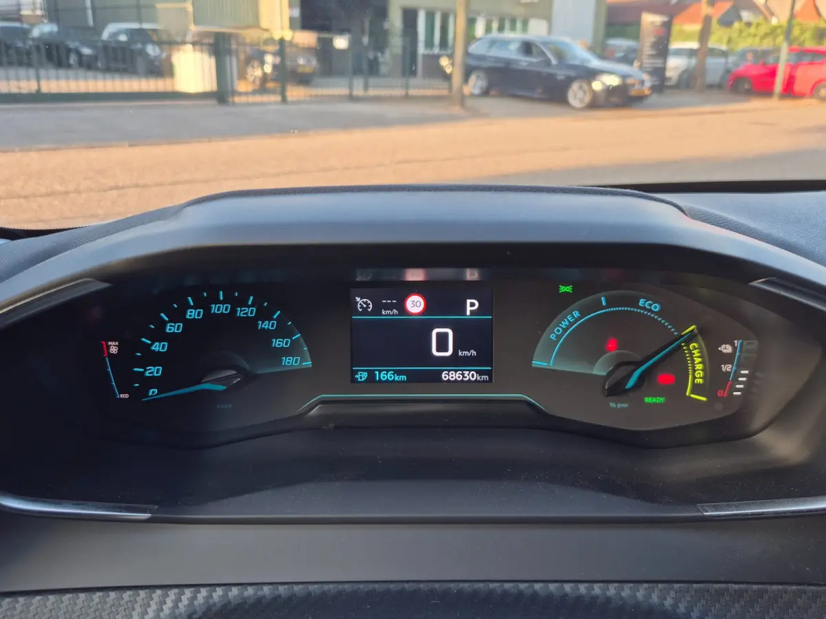 EV Active 1e Eigenaar SoH 95,3 % Pack 50 kWh Led NAP CarPlay Navi