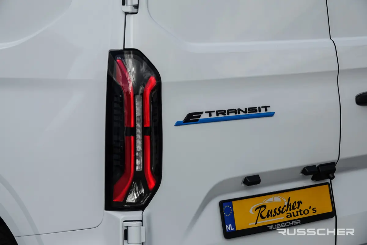 E-Transit L2H1 218Pk Aut. | | 5-Persoons | Trend 320 | 71Kwh | Pro Power On Board | Achteruitrijcamera