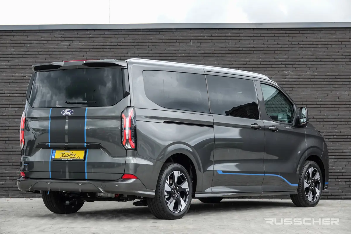 L2H1 218Pk Aut. | Tourneo Sport | 8-Persoons | Nieuwe 71kWh Accu | Elektrisch | Panoramadak | 360° Camera | 19''