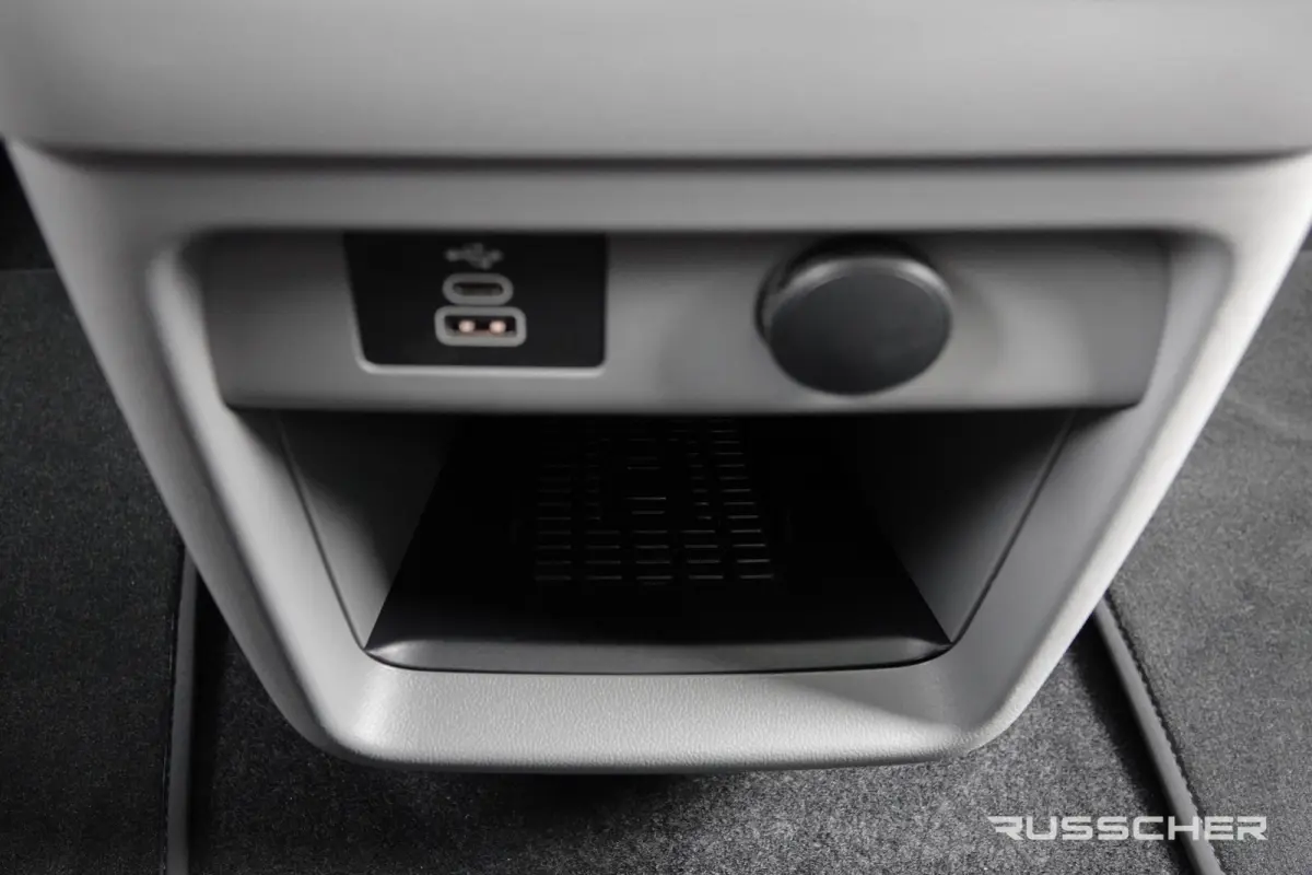 L2H1 218Pk Aut. | Tourneo Sport | 8-Persoons | Nieuwe 71kWh Accu | Elektrisch | Panoramadak | 360° Camera | 19''