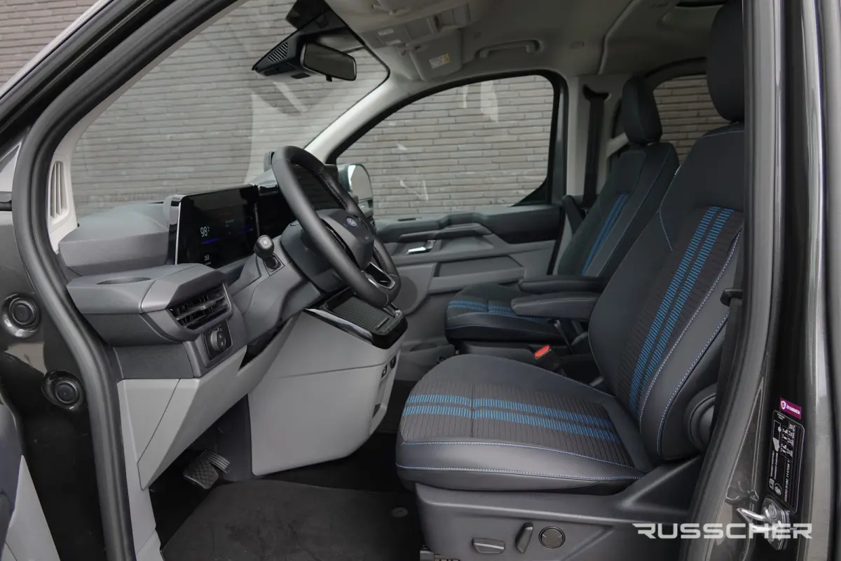 L2H1 218Pk Aut. | Tourneo Sport | 8-Persoons | Nieuwe 71kWh Accu | Elektrisch | Panoramadak | 360° Camera | 19''