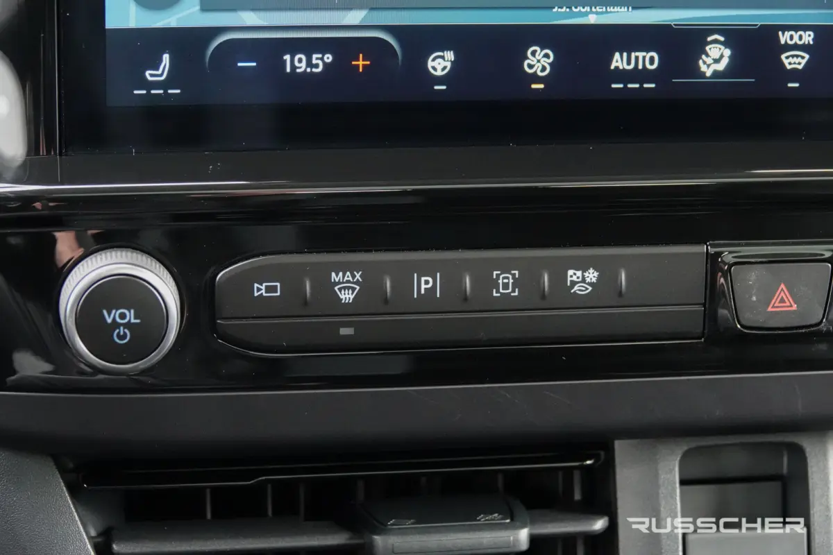L2H1 218Pk Aut. | Tourneo Sport | 8-Persoons | Nieuwe 71kWh Accu | Elektrisch | Panoramadak | 360° Camera | 19''