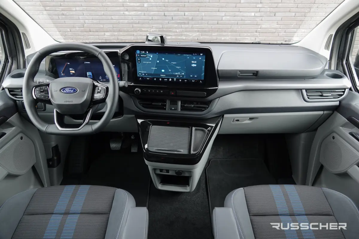 Tourneo L2H1 218Pk Aut. | Sport | 8-Persoons | Nieuwe 71kWh Accu | Elektrisch | Panoramadak | 360° Camera | 19''