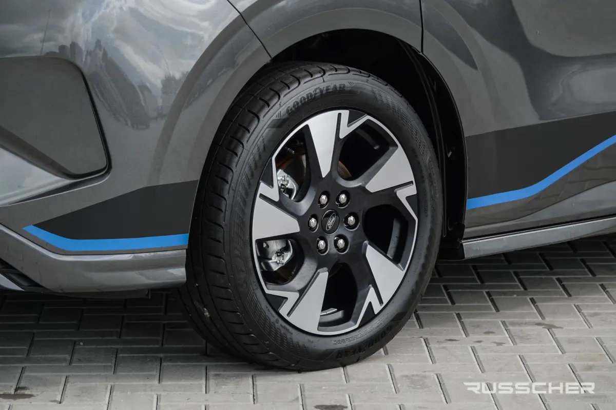 Tourneo L2H1 218Pk Aut. | Sport | 8-Persoons | Nieuwe 71kWh Accu | Elektrisch | Panoramadak | 360° Camera | 19''