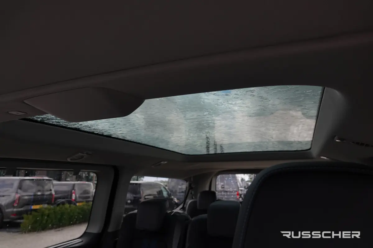 Tourneo L2H1 218Pk Aut. | Sport | 8-Persoons | Nieuwe 71kWh Accu | Elektrisch | Panoramadak | 360° Camera | 19''