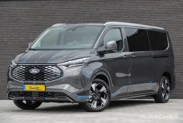 Tourneo L2H1 218Pk Aut. | Sport | 8-Persoons | Nieuwe 71kWh Accu | Elektrisch | Panoramadak | 360° Camera | 19''