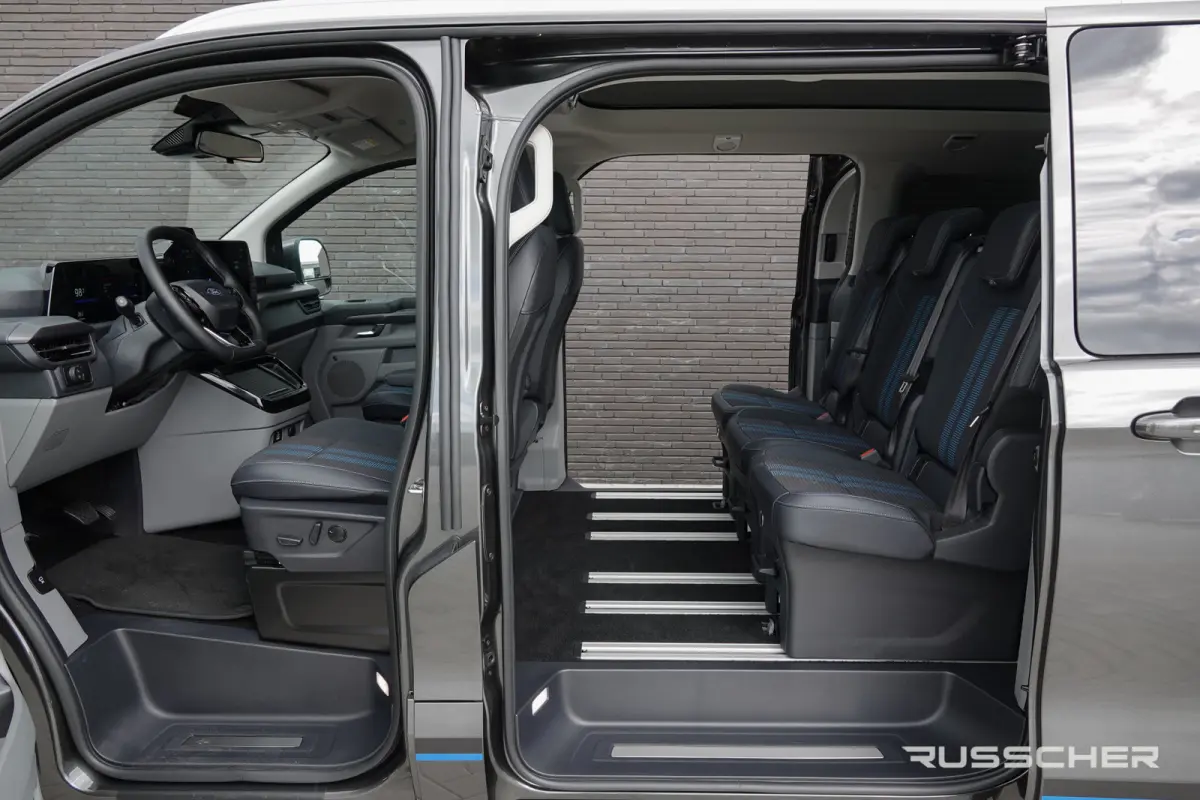 Tourneo L2H1 218Pk Aut. | Sport | 8-Persoons | Nieuwe 71kWh Accu | Elektrisch | Panoramadak | 360° Camera | 19''
