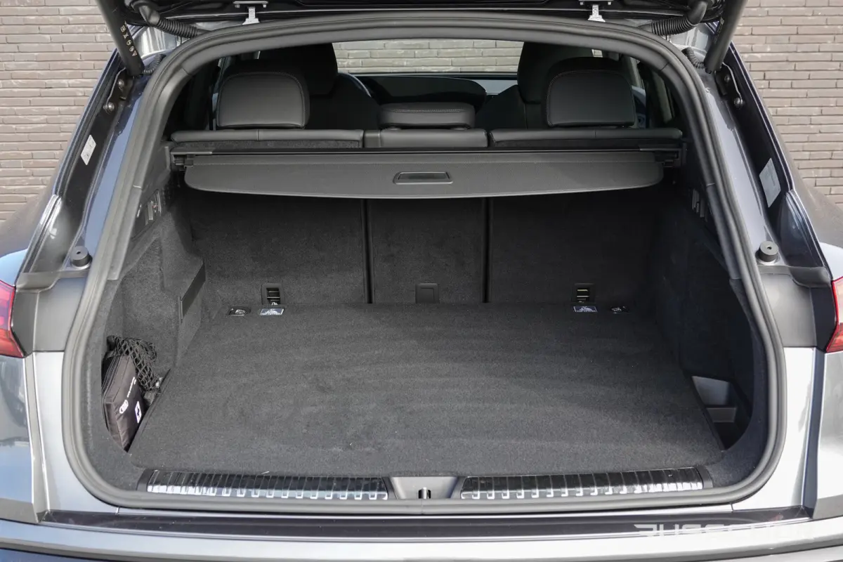 e-hybrid 367Pk | Quattro | S-Line | MMI Bijrijdersdisplay | Tech Plus | 360° Camera | Trekhaak | 22''