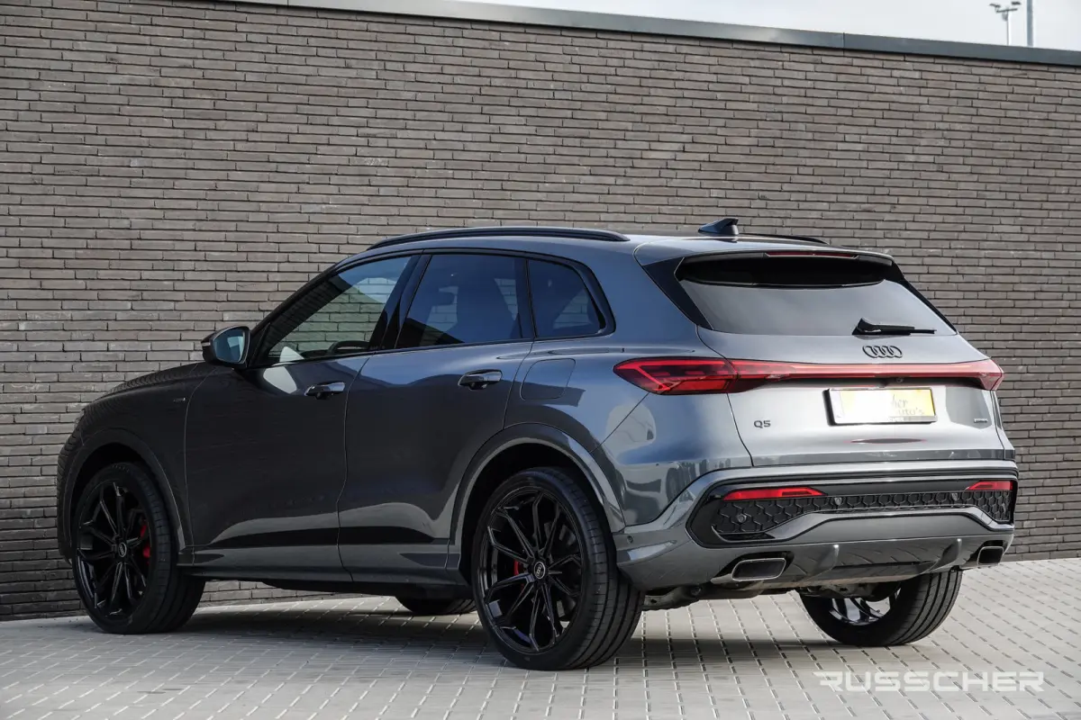 e-hybrid 367Pk | Quattro | S-Line | MMI Bijrijdersdisplay | Tech Plus | 360° Camera | Trekhaak | 22''