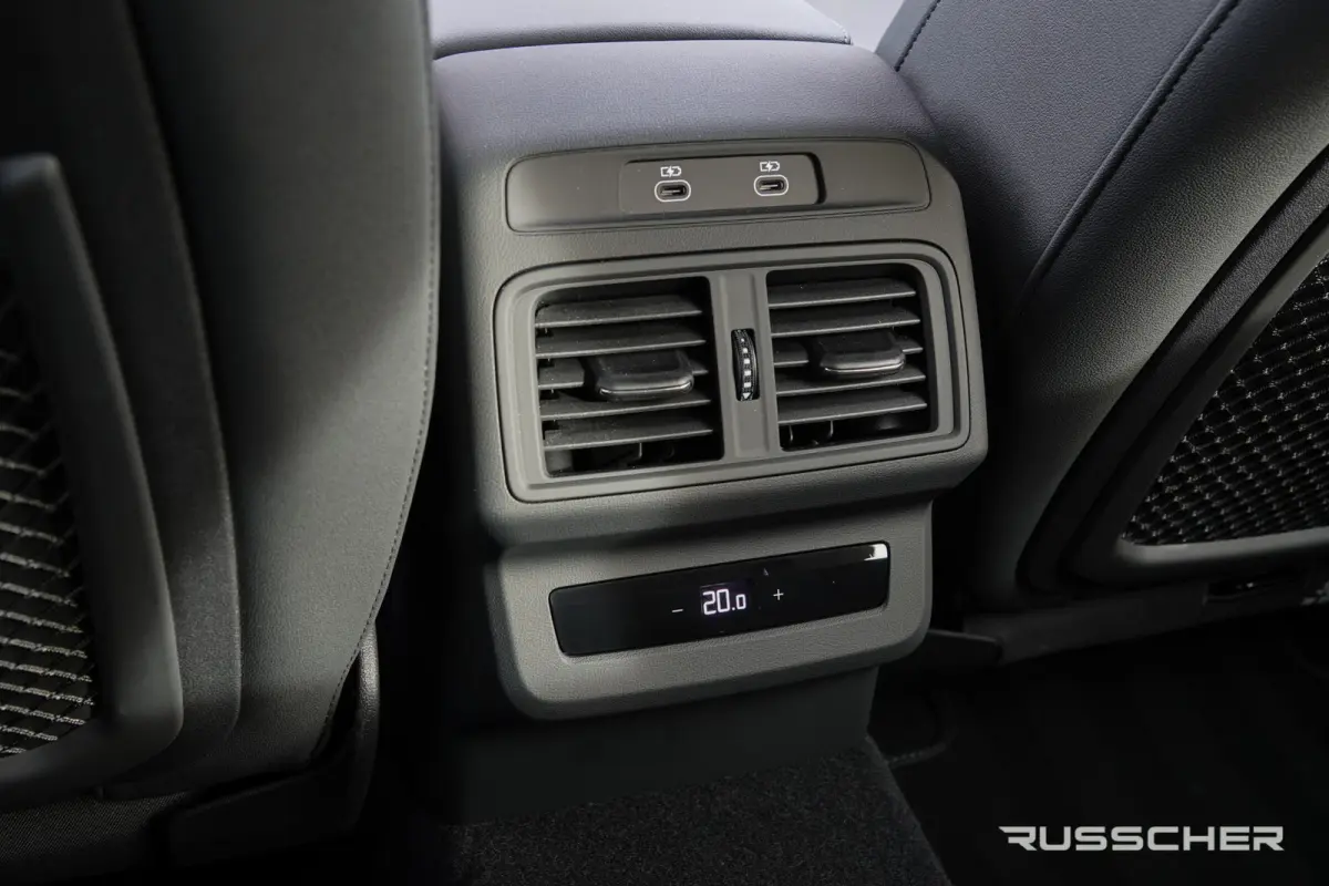 e-hybrid 367Pk | Quattro | S-Line | MMI Bijrijdersdisplay | Tech Plus | 360° Camera | Trekhaak | 22''