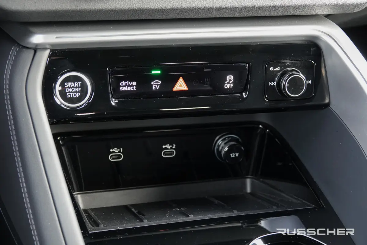 e-hybrid 367Pk | Quattro | S-Line | MMI Bijrijdersdisplay | Tech Plus | 360° Camera | Trekhaak | 22''