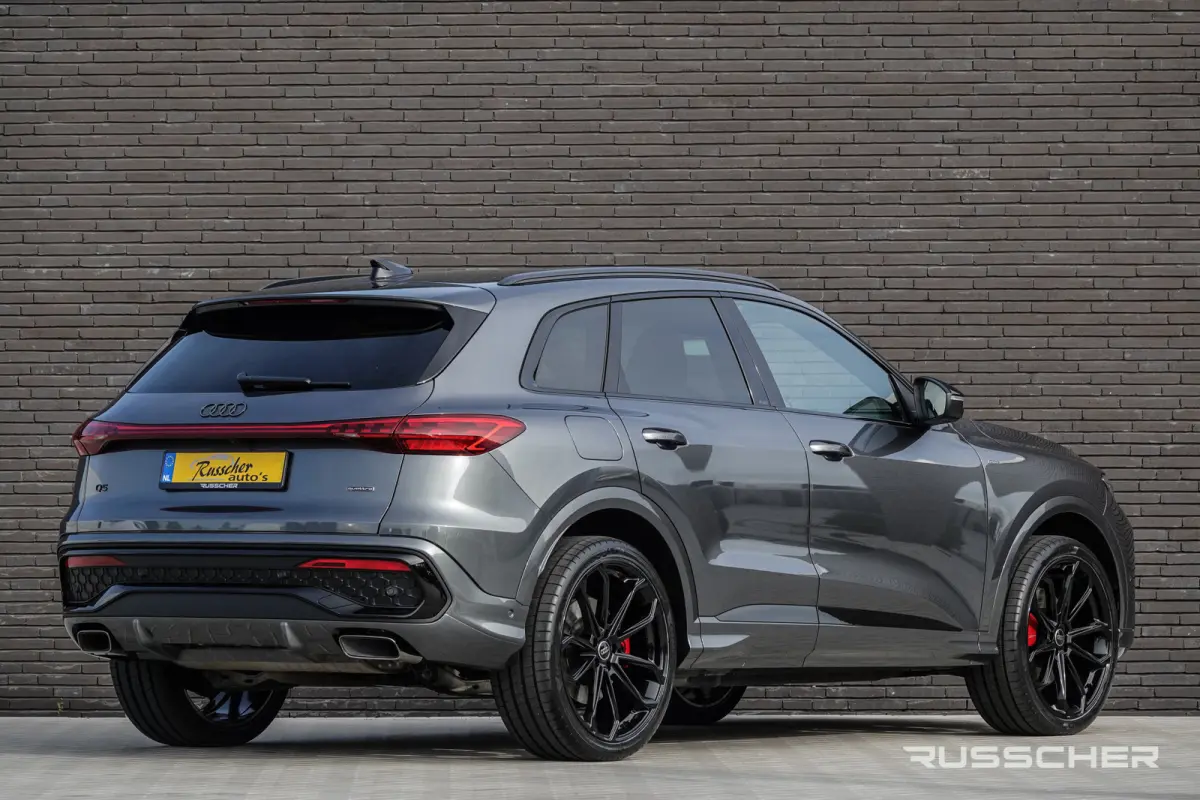 e-hybrid 367Pk | Quattro | S-Line | MMI Bijrijdersdisplay | Tech Plus | 360° Camera | Trekhaak | 22''