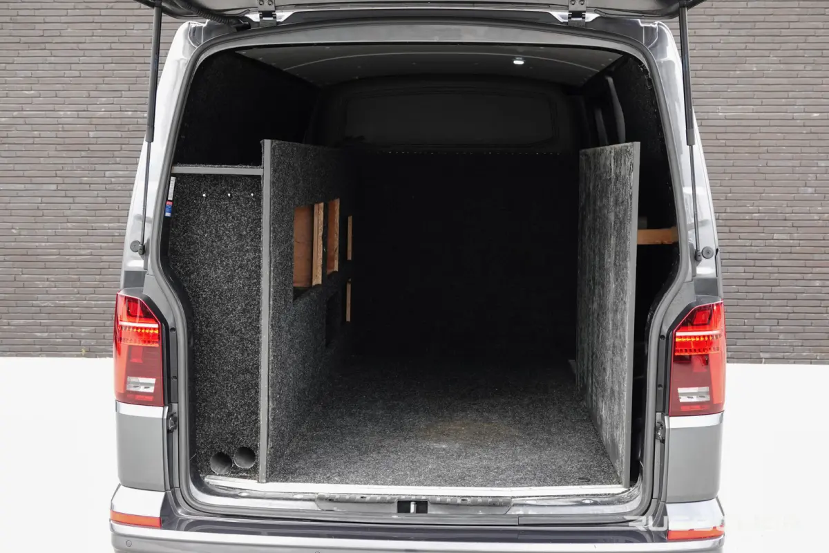 L2H1 2.0Tdi 150Pk DSG7 | Bulli | 75 Edition | Stoel-Stoel | Spoilerpack | Leder | Treeplanken | Trekhaak | 20''