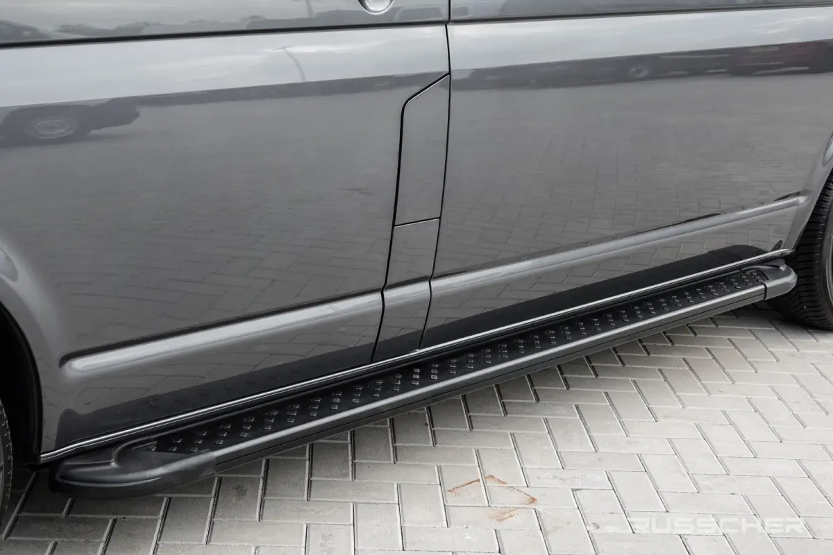 L2H1 2.0Tdi 150Pk DSG7 | Bulli | 75 Edition | Stoel-Stoel | Spoilerpack | Leder | Treeplanken | Trekhaak | 20''