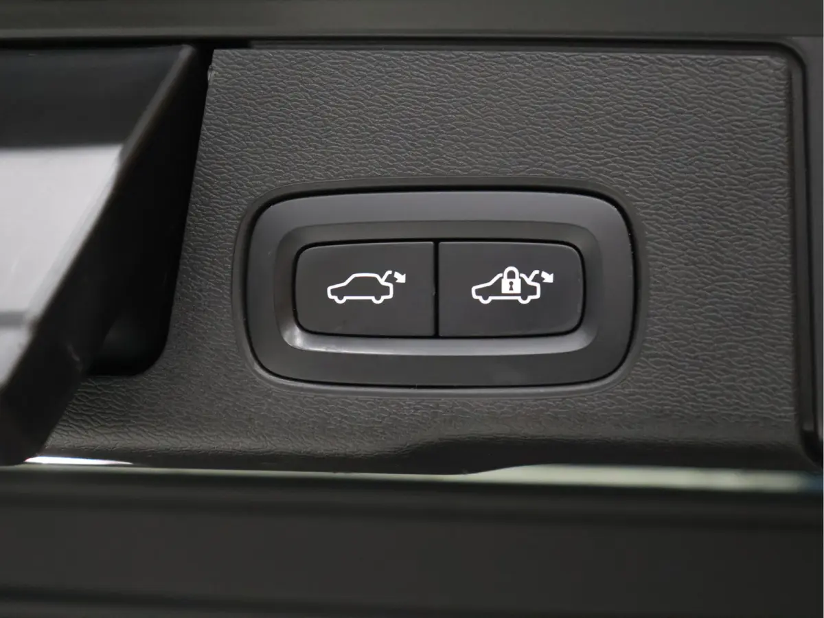 2.0 B4 Inscription [SCHUIFKANTELDAK, APPLECARPLAY, ANDROID, STOELVERWARMING, CRUISE CONTROL, STUURVERWARMING, HARMAN/KARDON AUDIO, MEMORY SEATS, HEAD UP DISPLAY, DIGITAL DASH, 360 CAMERA, EL
