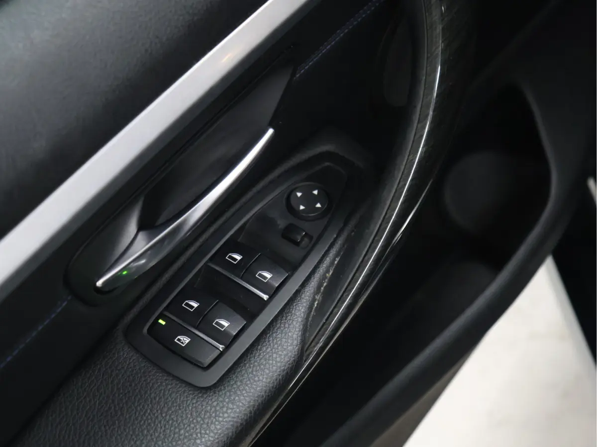 420i Corporate Lease High Executive M SPORT PAKKET [SCHUIFKANTELDAK, CRUISE CONTROL, STOELVERWARMING, LEDER DAKOTA, PDC V+A, CLIMATE CONTROL, BLUETOOTH, NAVIGATIE, LED, KEYLESS ENTRY, NIEUWS