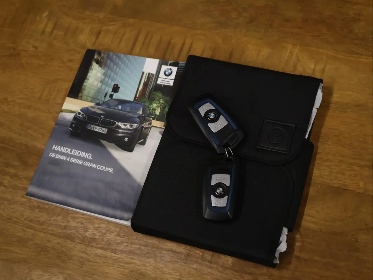 420i Corporate Lease High Executive M SPORT PAKKET [SCHUIFKANTELDAK, CRUISE CONTROL, STOELVERWARMING, LEDER DAKOTA, PDC V+A, CLIMATE CONTROL, BLUETOOTH, NAVIGATIE, LED, KEYLESS ENTRY, NIEUWS