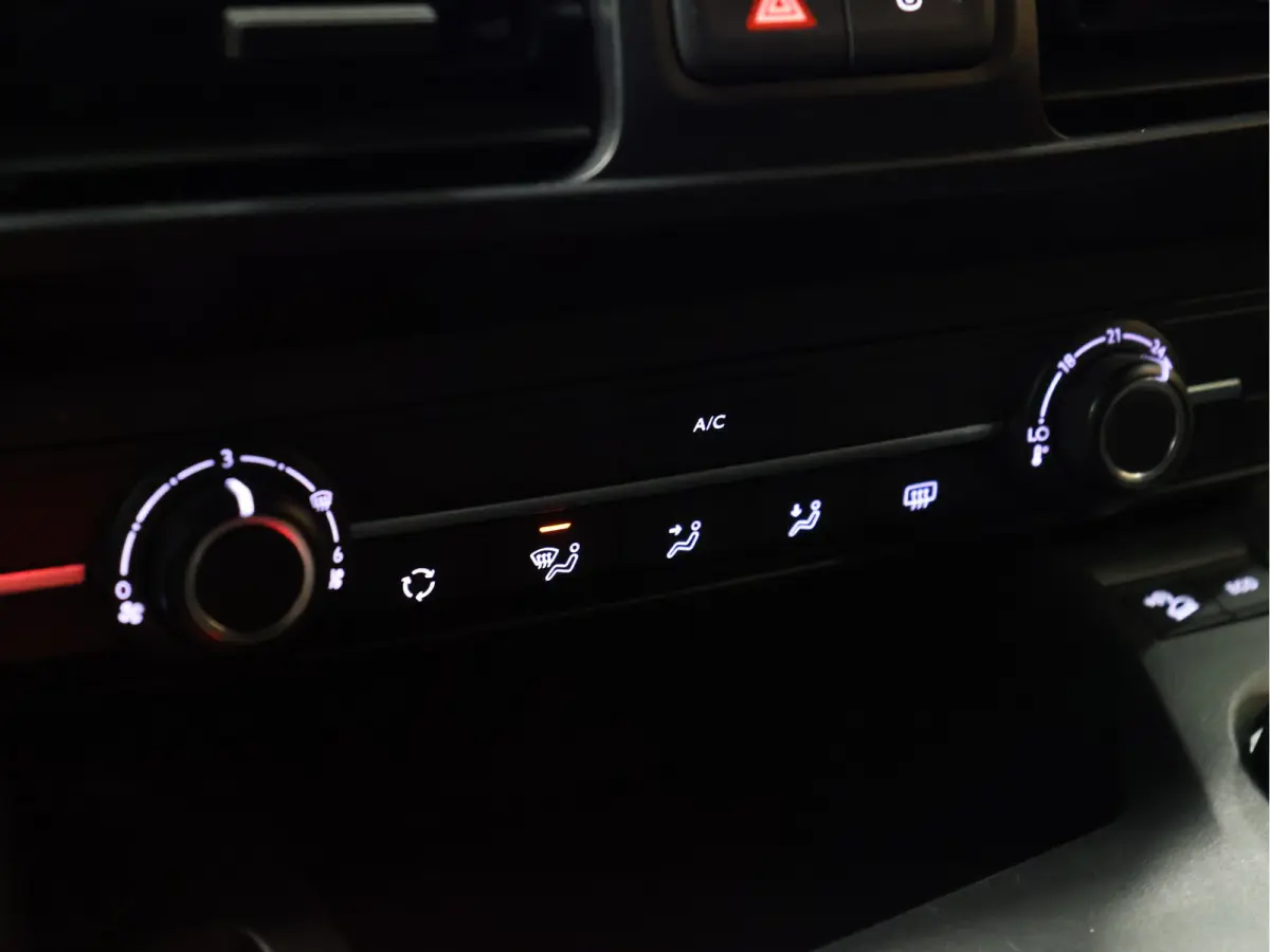 1.5 BlueHDI Grip Long [TREKHAAK, APPLE CARPLAY, CRUISE CONTROL, NAVIGATIE, ANDROID AUTO, AUTOMAAT, PDC V+A, BLUETOOTH, AIRCO, NIEUWSTAAT]