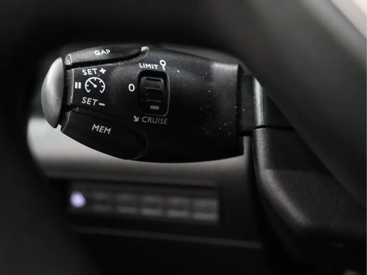 1.5 BlueHDI Grip Long [TREKHAAK, APPLE CARPLAY, CRUISE CONTROL, NAVIGATIE, ANDROID AUTO, AUTOMAAT, PDC V+A, BLUETOOTH, AIRCO, NIEUWSTAAT]