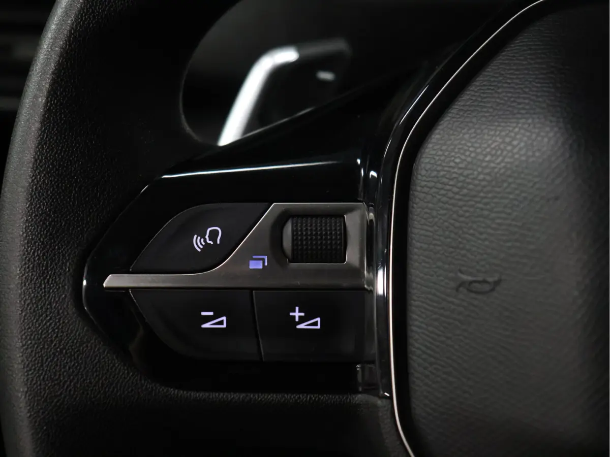 1.5 BlueHDI Grip Long [TREKHAAK, APPLE CARPLAY, CRUISE CONTROL, NAVIGATIE, ANDROID AUTO, AUTOMAAT, PDC V+A, BLUETOOTH, AIRCO, NIEUWSTAAT]