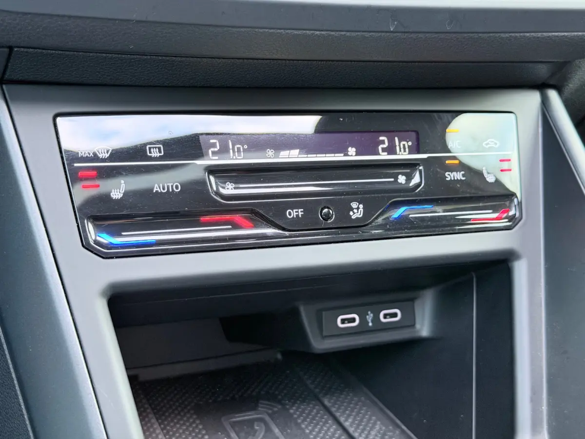 1.0 TSI R-Line Pano/Keyless/IQ.Light
