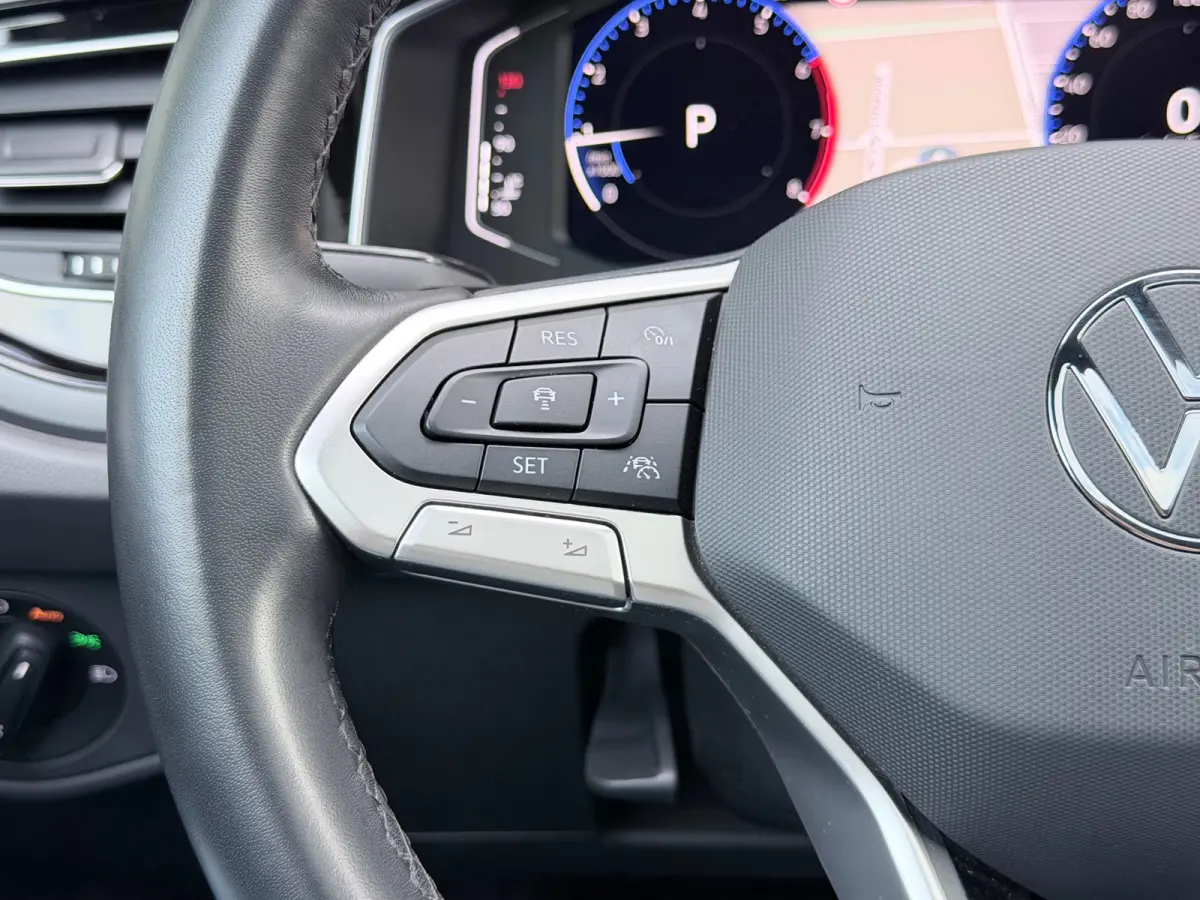 1.0 TSI R-Line Pano/Keyless/IQ.Light